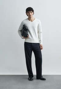 Emporio Armani PULLOVER - Svetrík - white