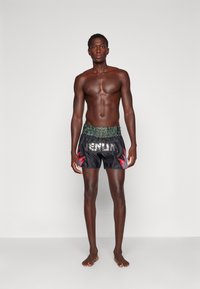 Venum INFERNO 2.0 MUAY THAI SHORTS - Kurze Sporthose - deep black/khaki
