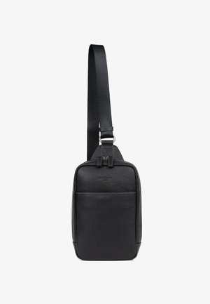 Borsa a tracolla in pelle nera con superficie testurizzata, forma rettangolare, tracolla regolabile e tasca frontale con zip. Elementi metallici in argento.