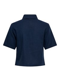 Marineblauw poloshirt met korte mouwen en een kraag, gezien van achteren tegen een witte achtergrond.