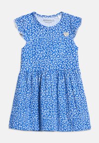 Μπλε παιδικό φόρεμα με λευκό floral μοτίβο, αέρινες μανσέτες, στρογγυλεμένη μέση και μικρό χρυσό λογότυπο Guess σε σχήμα καρδιάς στο στήθος.