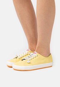 Camper PEU RAMBLA VULCANIZADO - Sneaker low - pastel yellow