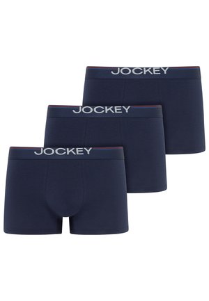 Drei marineblaue Herren-Boxershorts mit "JOCKEY" in Weiß auf dem elastischen Bund, der rote und blaue Streifenakzente aufweist.