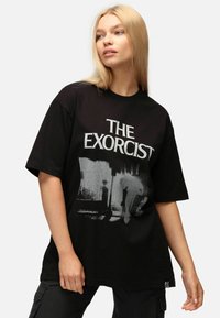 Re:Covered UNISEX THE EXORCIST FILM STILL RELAXED - Printtipaita - black