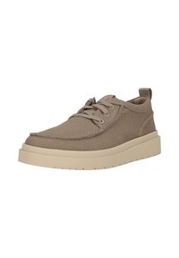 Beige lærredssko med en rund tå, snørebåndsdesign og en tekstureret overflade. Har en lysfarvet gummisål med mønster.