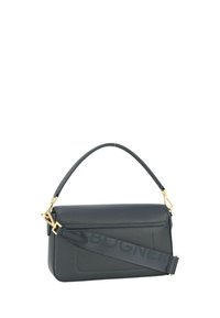 Borsa a mano in pelle nera con design strutturato, hardware dorato e tracolla stampata con logo. Presenta una maniglia corta e una base piatta.