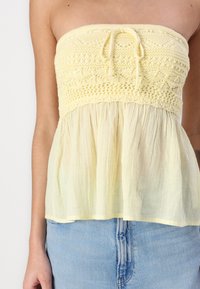 Hollister Co. STRAPLESS BABYDOLL  - Top - double cream