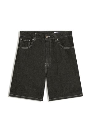 Fekete farmer rövidnadrág elülső gombbal és cipzárral, két oldalzsebbel és kontrasztos fehér varrással.