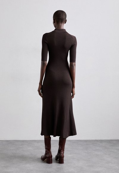 STAUD ROLAND DRESS - Abito in maglia - dark brown
