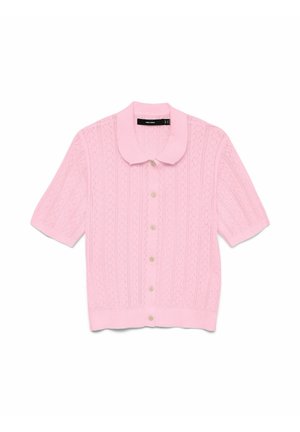 Cárdigan de punto de manga corta en rosa claro con cuello Peter Pan y cierre frontal de botones, con un sutil patrón texturizado.