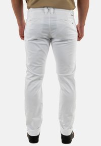 Le Temps Des Cerises PHCESAR0WLPIG241 - Chino - blanc