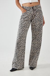 Džíny s potlačou leopardieho vzoru v béžovej a čiernej farbe, s prednými vreckami, denimovým materiálom a vysokým pásom so zapínaním na gombík.