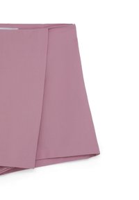 Gonna di tessuto rosa con una consistenza liscia, caratterizzata da un design pieghettato in vita e un orlo dritto. Nessun motivo o accento visibile.