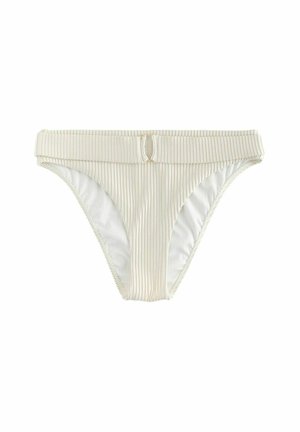 Slip bikini bianco a coste con una fascia stretta in vita e un piccolo dettaglio con fermaglio dorato al centro davanti.
