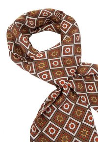 Écharpe marron avec un motif géométrique de carrés, chacun contenant des formes circulaires rouges et jaunes ainsi que des étoiles, bouclée de manière lâche.