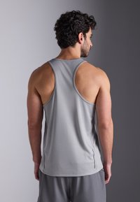 Pier One Sport ESSENTIAL MUSCLE VEST WITH RACER BACK - Viršus - grey