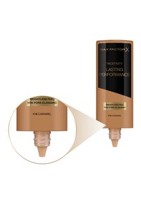 Podkład Max Factor Facefinity Lasting Performance w odcieniu 113 Caramel, w beżowej tubce z czarnymi akcentami i precyzyjną końcówką aplikatora.
