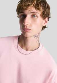 Bershka LONG SLEEVE BOXY FIT - Hosszú ujjú felső - light pink