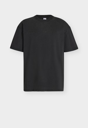ARKK Copenhagen, Βασικό μπλουζάκι - black