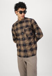 DRYKORN FAGO - Chinos tipa bikses - brown