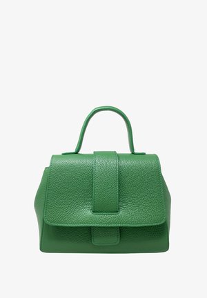 Zielona skórzana torebka o zdefiniowanym kształcie, teksturowanej powierzchni i górnym uchwycie. Posiada zapięcie na klapkę oraz gładki, wyprofilowany design.