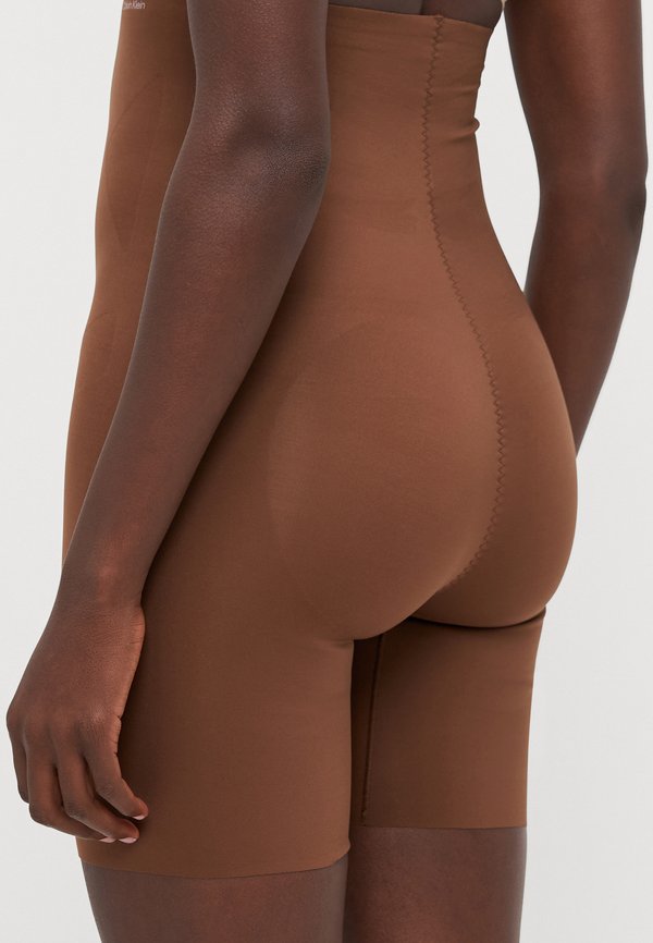 SHAPEWEAR SCULPTED FIRM MICRO THIGH SHORT STAY PUT STRETCH - Shapewear - sunstone2