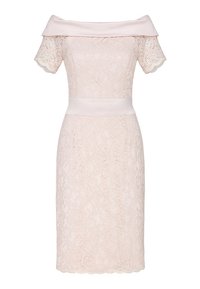 Olkapäälle laskeutuva pitsimekko pehmeässä vaaleanpunaisessa sävyssä, jossa on vartalonmyötäinen siluetti, satiinivyötärö ja aaltoileva helma kukkakuviolla.