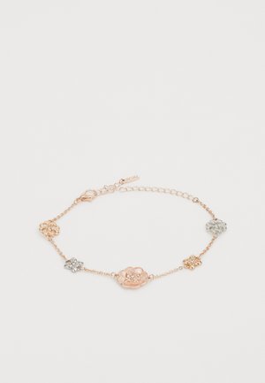 Bracciale a catena in oro rosa con motivi floreali in tonalità argento e oro, con dettagli textured e lisci. Chiusura con gancio a granchio.