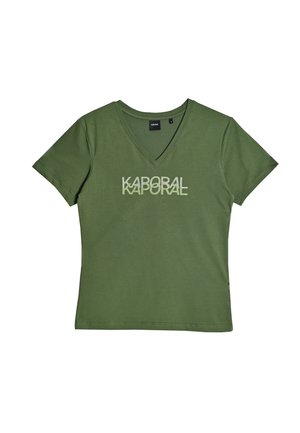 Oliwkowa koszulka typu v-neck z miękkiej bawełny, z nadrukowanym na klatce piersiowej w jasnym kolorze logo "Kaporal", krótki rękaw.