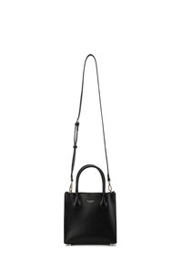 Zwarte leren handtas met dubbele handvaten bovenaan en een afneembare schouderriem. Glad oppervlak met goudkleurige hardware en een gestructureerd ontwerp.