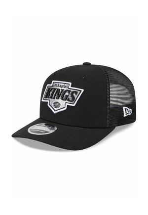 Musta Los Angeles Kings -lippis, jossa verkkomateriaalia takana, edessä kirjailtu logo ja sivussa New Era -logo.