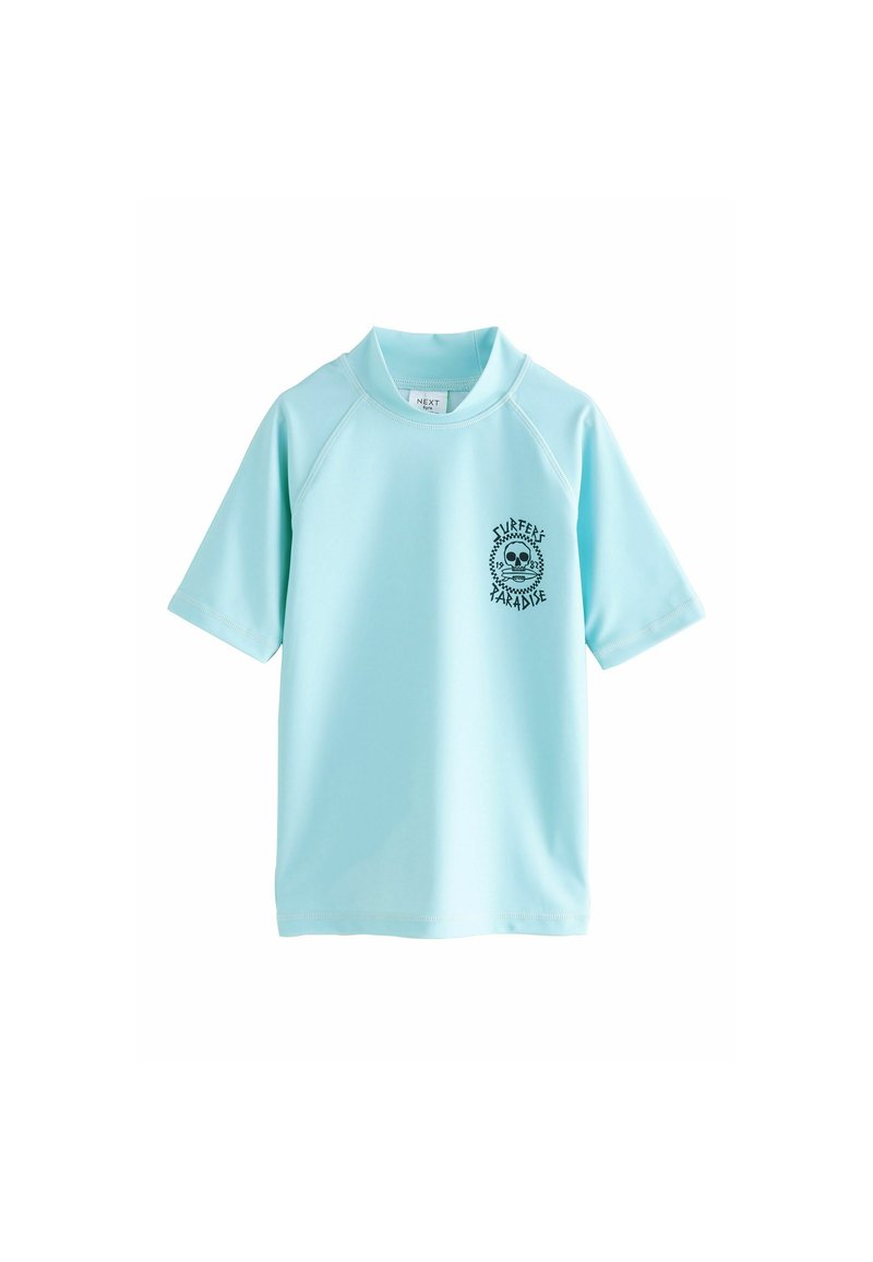 Lichtblauwe rash guard met korte mouwen, gemaakt van gladde, elastische stof. Heeft een zwarte schedelafbeelding met de tekst "SURFERS PARADISE" op de voorkant.