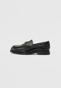 Unausgewählt, black