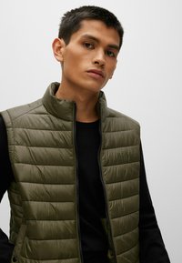 BOSS Colete - open green thirtyseven