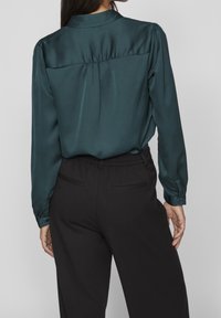 VILA Blus - dark green