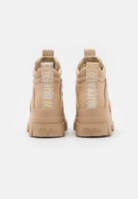 Buffalo ASPHA MID - Botas de tornozelo com plataforma - beige