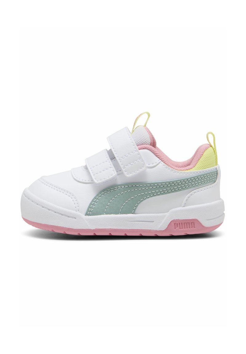 Baskets blanches avec des accents bleu-vert, semelle rose et deux bandes Velcro. Doublure en mesh et petite boucle au talon pour un enfilage facile.