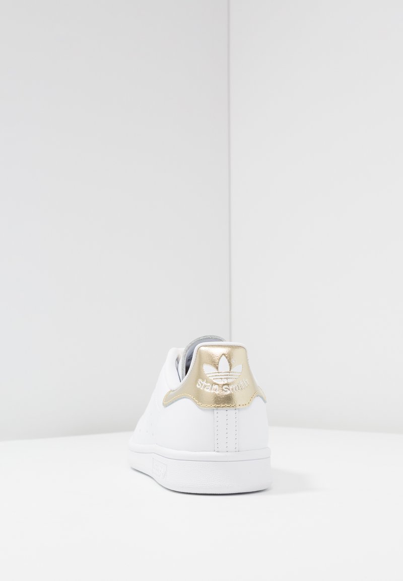 adidas Originals STAN SMITH - Trainers - footwear white/gold metallic/white  - Zalando
