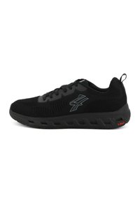 Scarpa atletica nera con una tomaia in mesh testurizzato, punta arrotondata, suola decorata e un logo sul lato. Presenta un'etichetta sul retro.