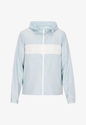 Világoskék jaket, sima anyagból, fehér vízszintes csíkkal, elülső cipzárral és oldalsó zsebekkel. Állítható zsinórral ellátott kapucnival rendelkezik.