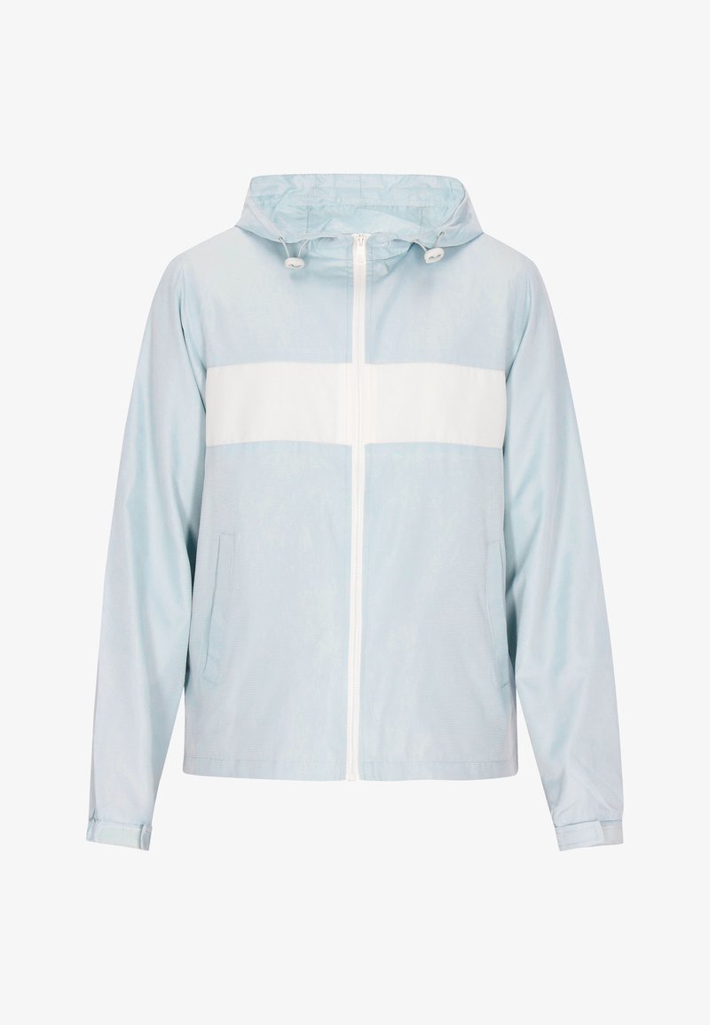 Jachetă albastră deschisă dintr-un material neted, având o dungă orizontală albă, fermoar frontal și buzunare laterale. Include o glugă cu șnururi.