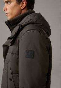 Strellson SC CRASHER FUSED  - Wintermantel - oliv