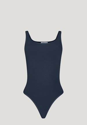Maillot de bain une pièce bleu marine avec décolleté en U, fines bretelles, et jambes échancrées ; fabriqué en tissu lisse et extensible.