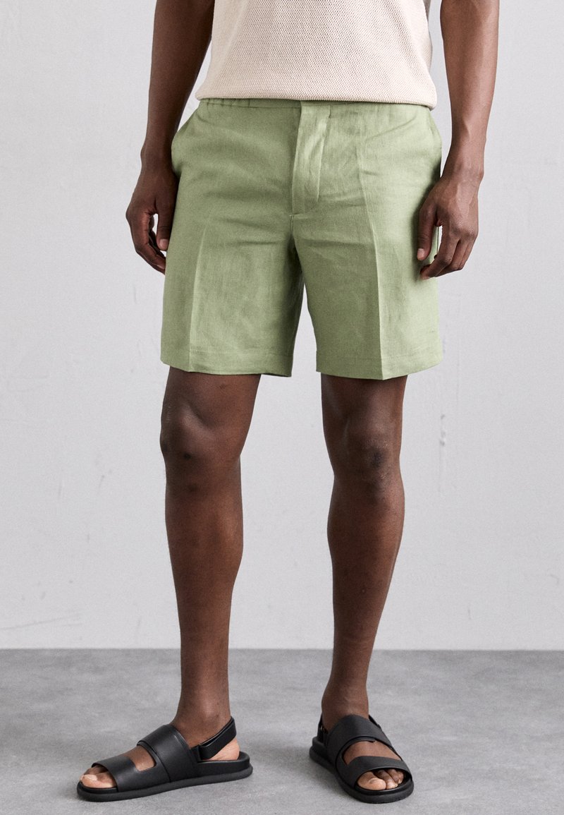J.LINDEBERG BARON - Shorts - oil green