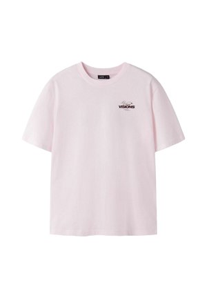 T-shirt rosa chiaro a maniche corte con scollo rotondo e piccolo testo nero ""VISIONS"" sul petto sinistro.