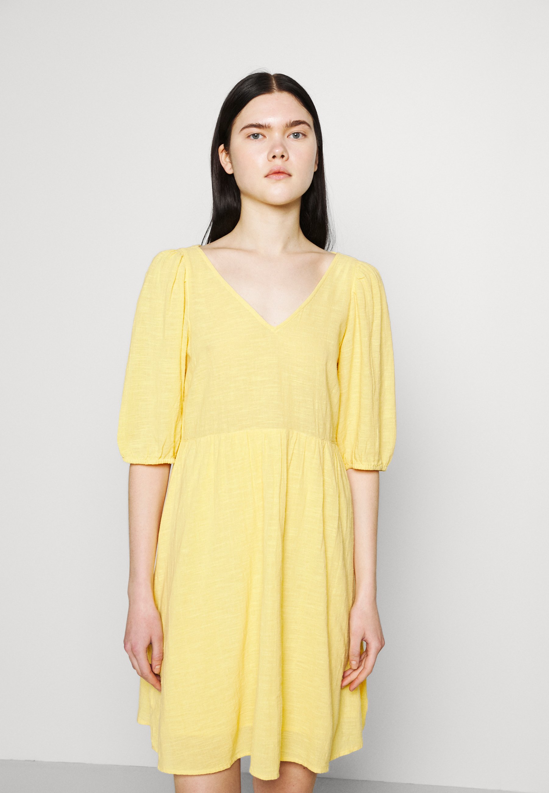 robe vero moda jaune