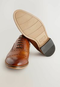 Unselected, tan brown
