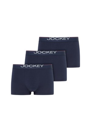 Drei marineblaue Herren-Boxershorts mit elastischen Taillenbändern, die mit "JOCKEY" gebrandet sind, übereinander auf weißem Hintergrund angeordnet.