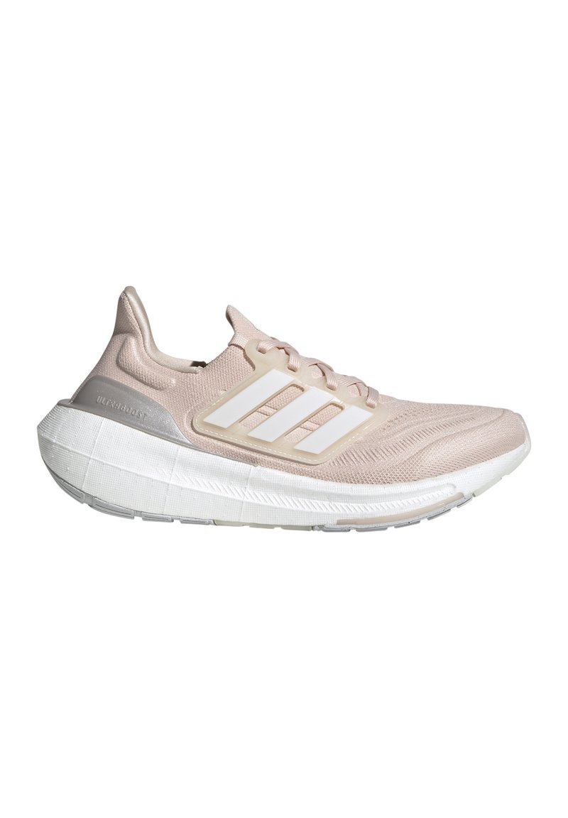 Scarpa da corsa rosa chiaro con tomaia in rete, dettagli testurizzati, tre strisce bianche e una suola spessa bianca. Presenta un collare imbottito.
