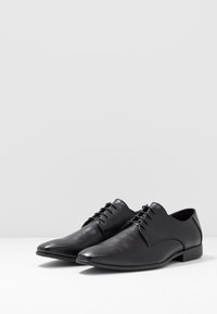 Pier One Derbies & Richelieus - black